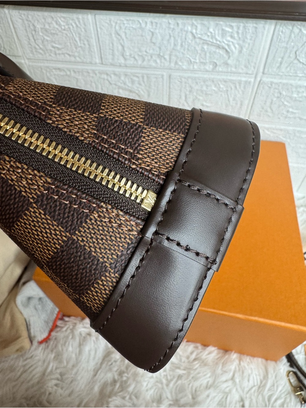 Louis Vuitton Alma BB Damier Ebene - Picture 9 of 16